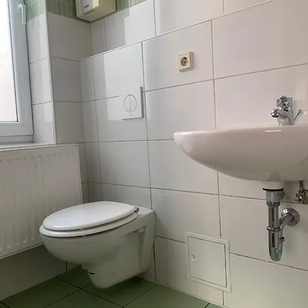 Monteurwohnung In Aschersleben, 2 Zimmer, Kueche, Bad, Max 4 Personen Apartment