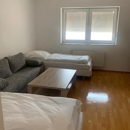 Monteurwohnung In Aschersleben, 2 Zimmer, Kueche, Bad, Max 4 Personen Apartment