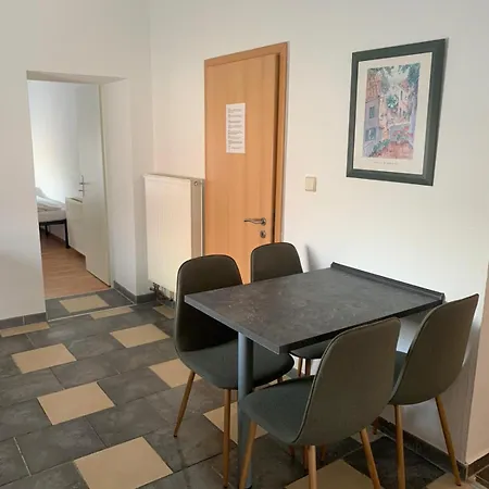 Monteurwohnung In Aschersleben, 2 Zimmer, Kueche, Bad, Max 4 Personen