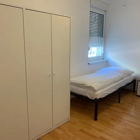 Monteurwohnung In Aschersleben, 2 Zimmer, Kueche, Bad, Max 4 Personen Apartment *