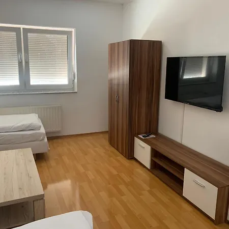 Monteurwohnung In Aschersleben, 2 Zimmer, Kueche, Bad, Max 4 Personen Aschersleben