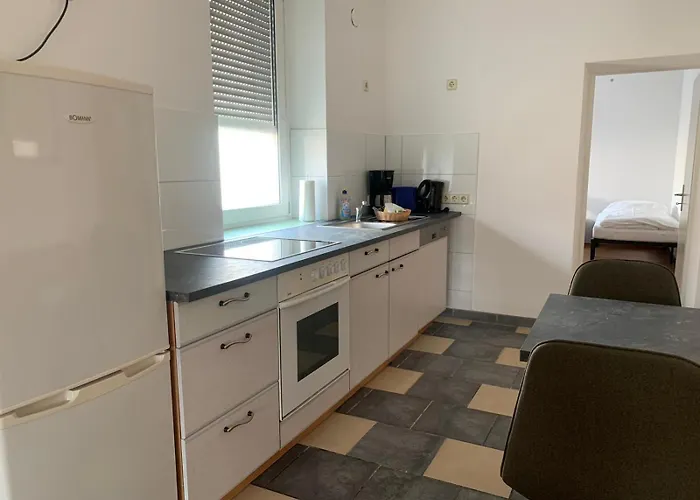Monteurwohnung In Aschersleben, 2 Zimmer, Kueche, Bad, Max 4 Personen *